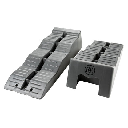 AG Automotive leveling ramps, leveling blocks for motorhomes, campers, and caravans. Womo Level Up ramp in gray for leveling on uneven surfaces while camping.
