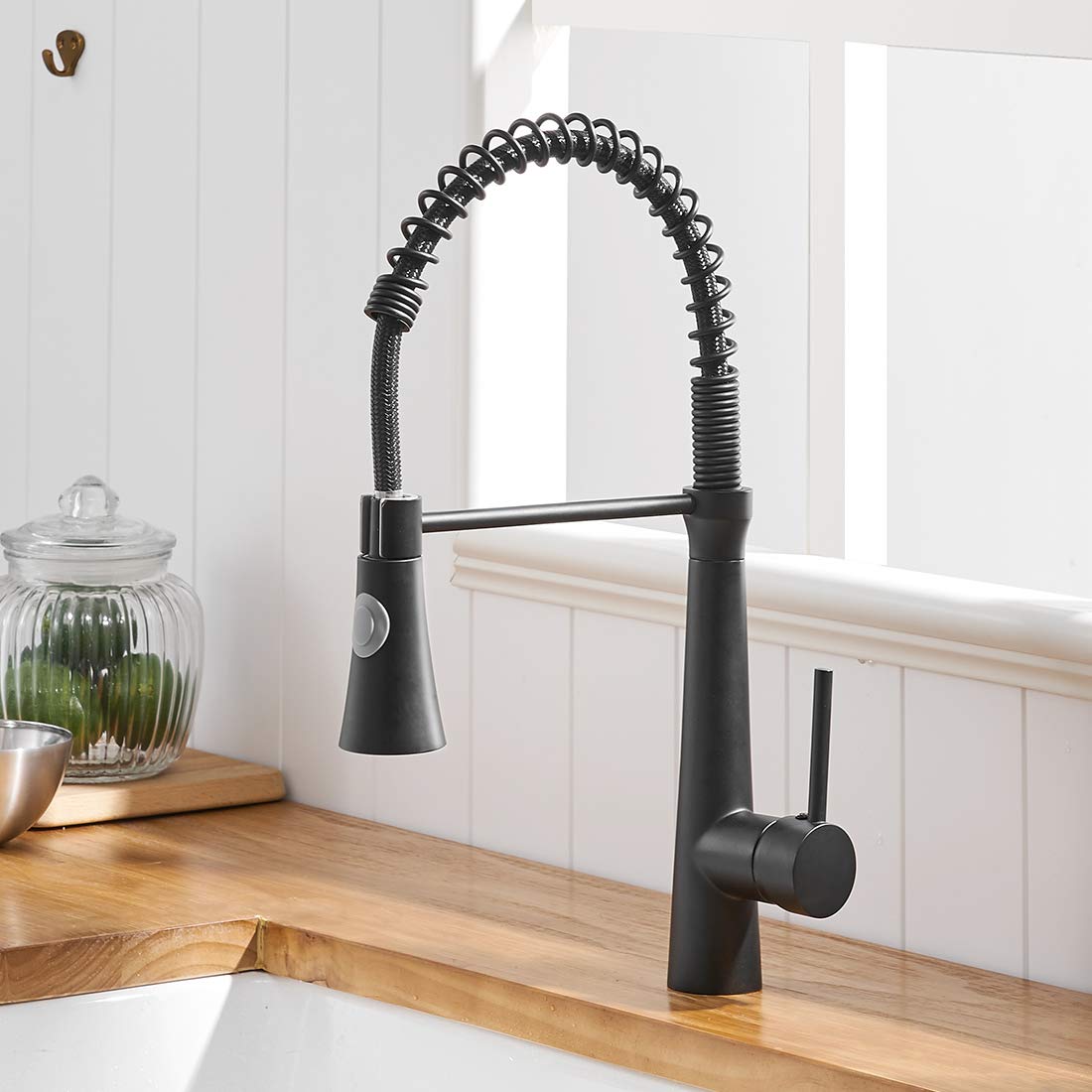 TIMACO black kitchen faucet, high pressure kitchen faucet with pull-out sprayer, sink faucet 360° rotatable mixer tap spiral spring faucet, kitchen faucet with two spray functions, made of copper.