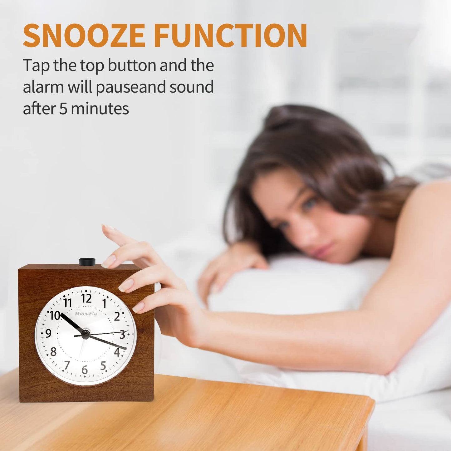 Analog alarm clock without ticking, wooden alarm clock with snooze function, battery-operated table clock with night light for bedrooms, night kids, and offices (1xAA battery required)