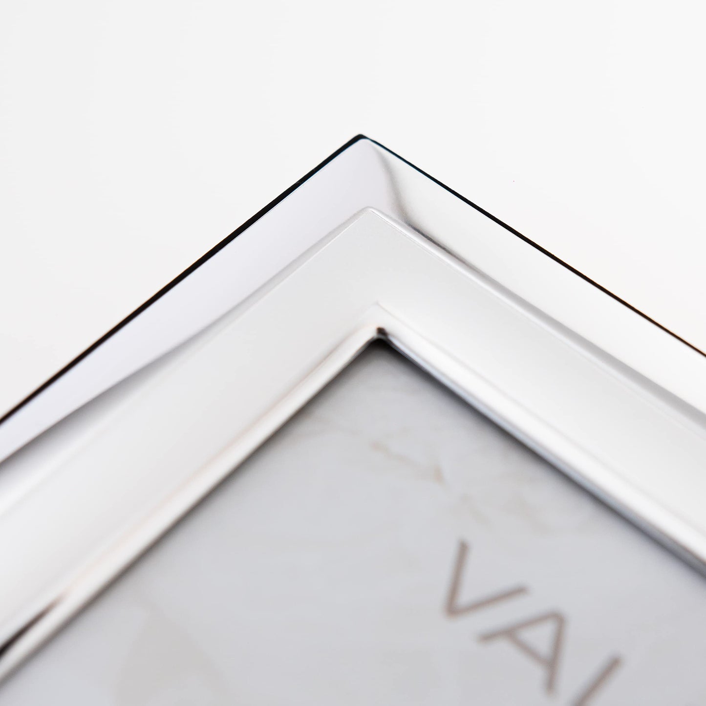 Valenti&Co silver picture frame, 13 x 18 cm, perfect as a gift for a child's christening.