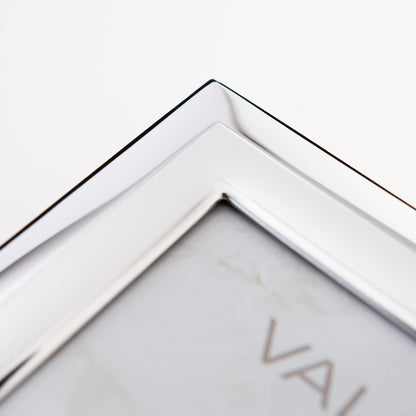 Valenti&Co silver picture frame, 13 x 18 cm, perfect as a gift for a child's christening.