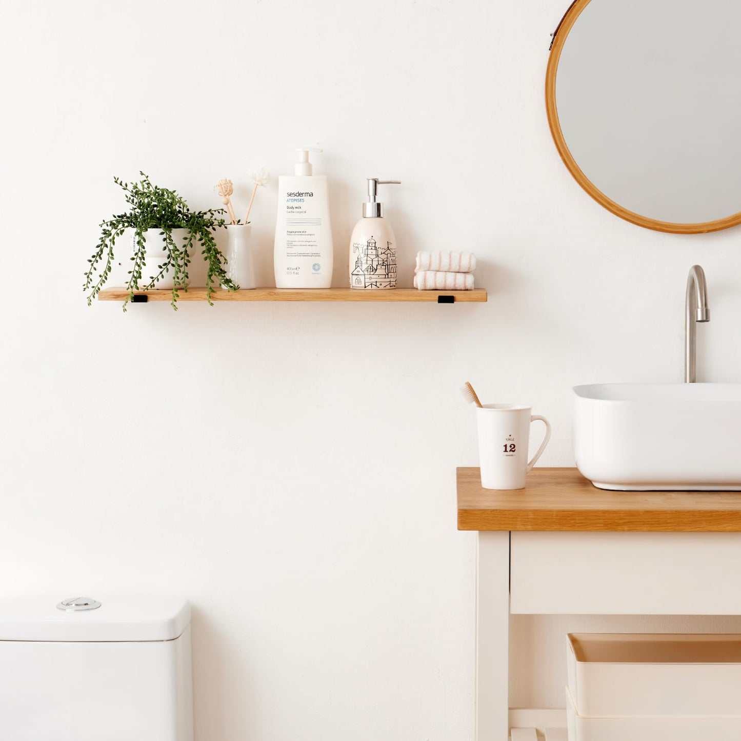 TREOAKWIS Floating shelf made of solid oak, 60cm wooden wall shelf for bathroom, bedroom, living room, kitchen, office, laundry room. Rustic wall shelves for storage.