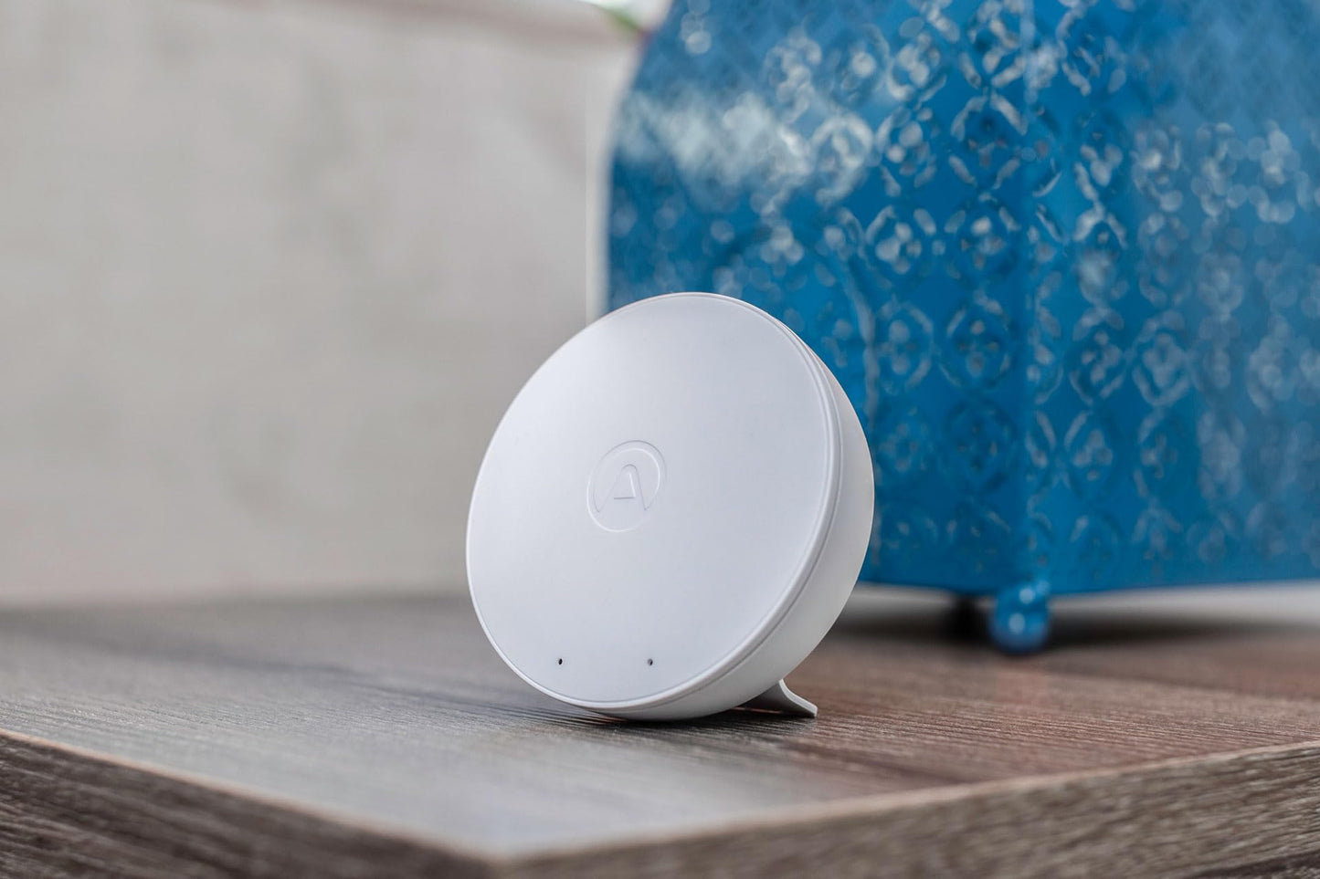 Airthings 292 Wave Mini - Compact and smart air quality monitor for temperature, humidity, and airborne chemicals (VOCs) with mold risk indicator.