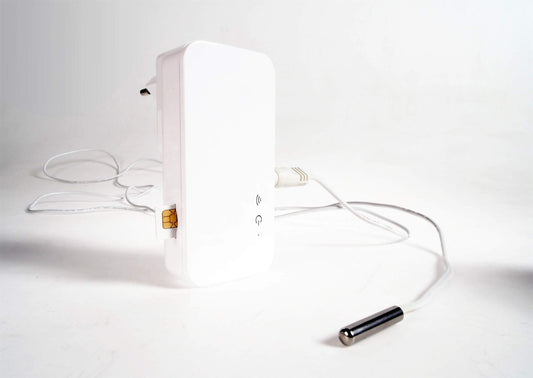 GSM temperature monitor, frost alert, heat alert, power outage alert by GSM-One 4G/LTE DRH-3015-V4