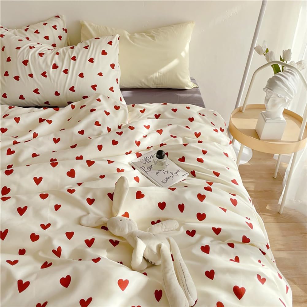 AShanlan bedding set 135x200 red hearts for girls includes a pillowcase 40x80 cm. Made of microfiber in red and white heart design, suitable for children and teenagers. Features a zipper closure.