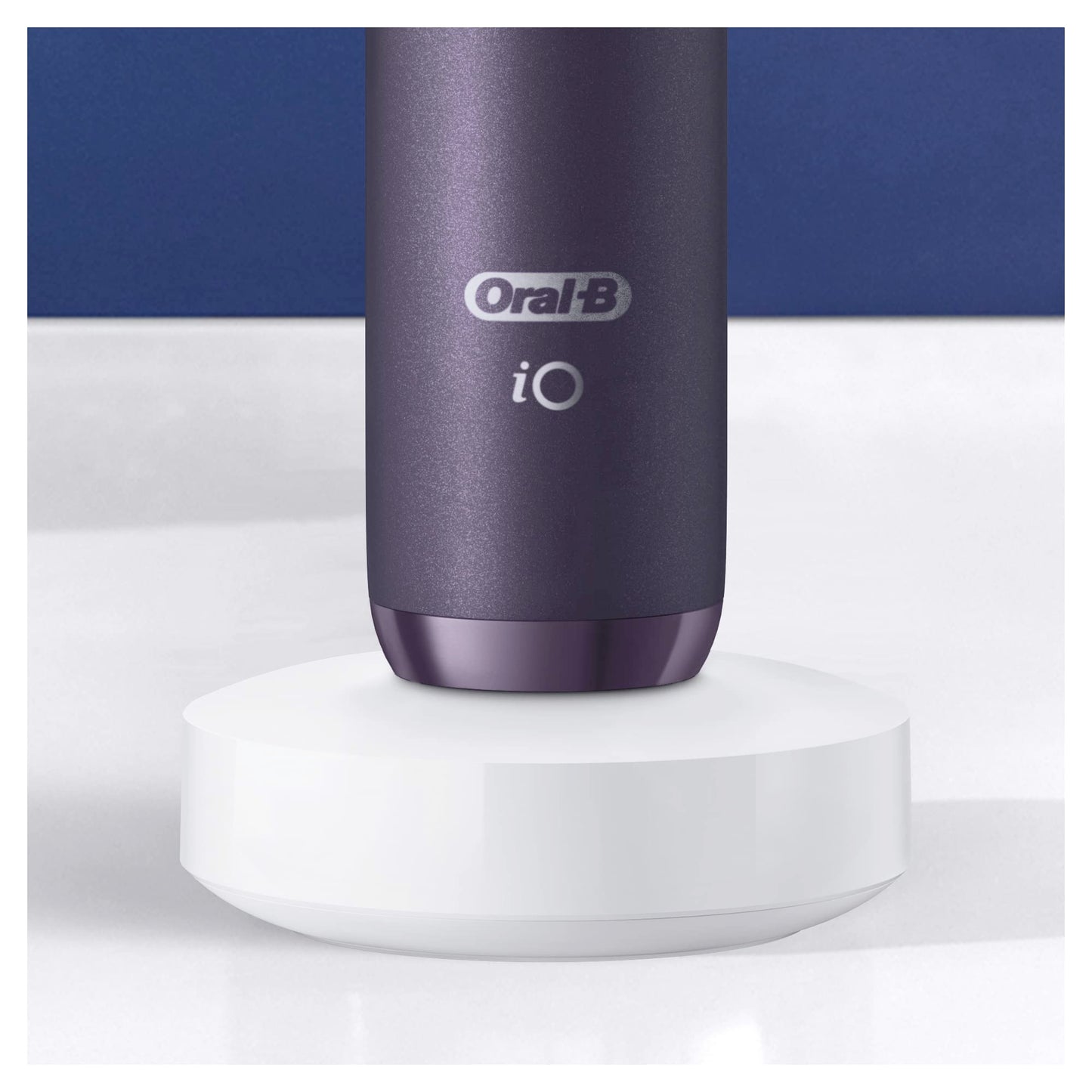 Oral-B iO Series 8 Electric Toothbrush, 2 brush heads, 6 cleaning modes, color display & travel case, gift for men/women, Designed by Braun, violet ametrine.