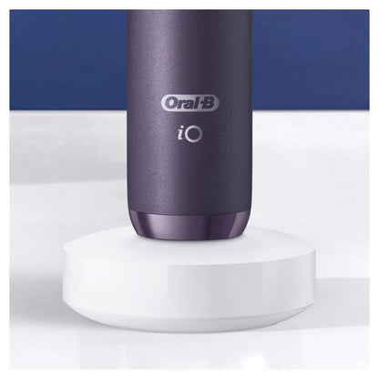 Oral-B iO Series 8 Electric Toothbrush, 2 brush heads, 6 cleaning modes, color display & travel case, gift for men/women, Designed by Braun, violet ametrine.