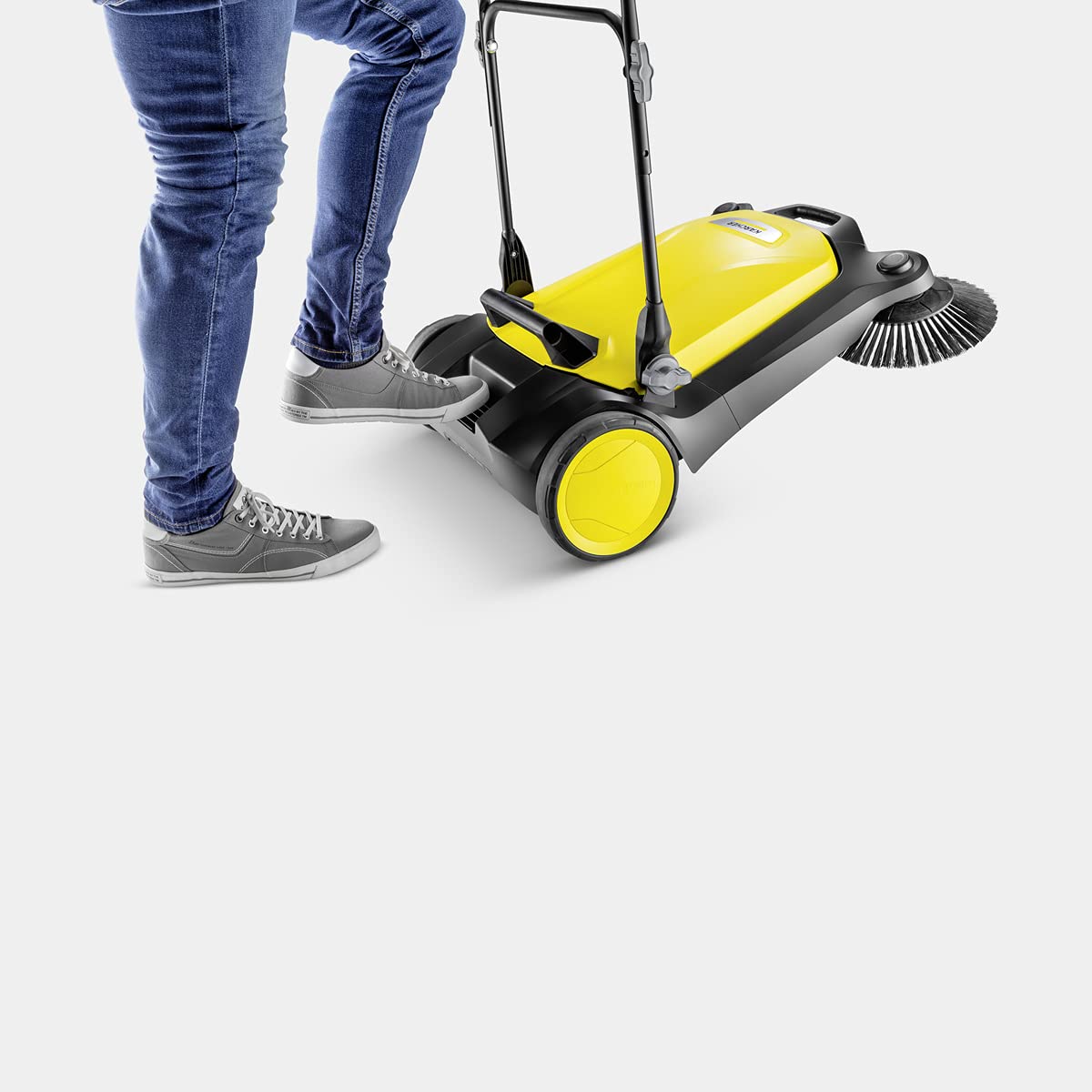 Kärcher Sweeper S 4 Twin (Max. area coverage: 2400m²/h, 2 side brushes, Sweeping container: 20 l, Working width: 680 mm, space-saving storage, height-adjustable push handle), foldable