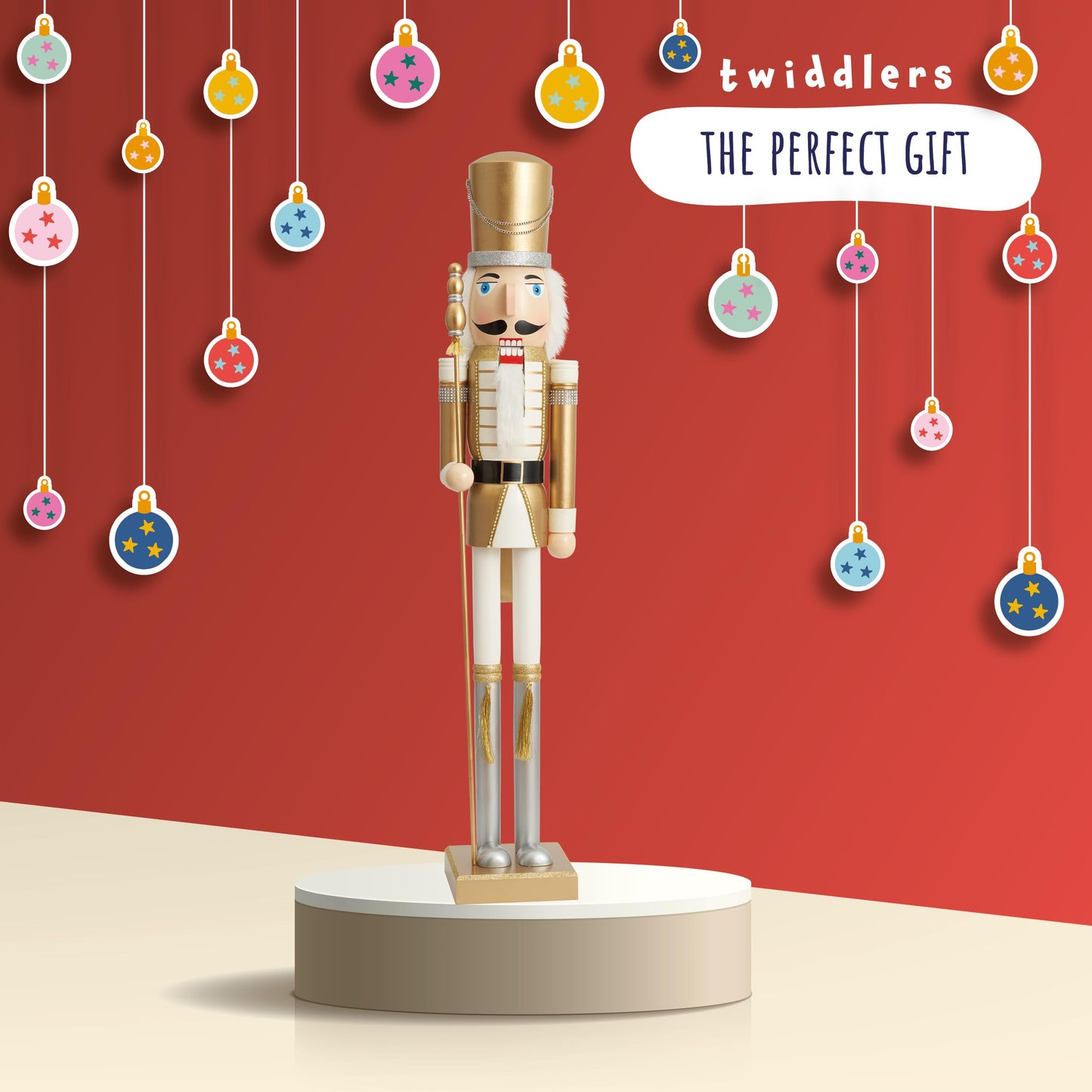 THE TWIDDLERS XXL Giant Wooden Nutcracker Soldier King, 120cm in Gold & White, High-quality handcrafted pine wood, Traditional ornament, Christmas decoration with movable parts