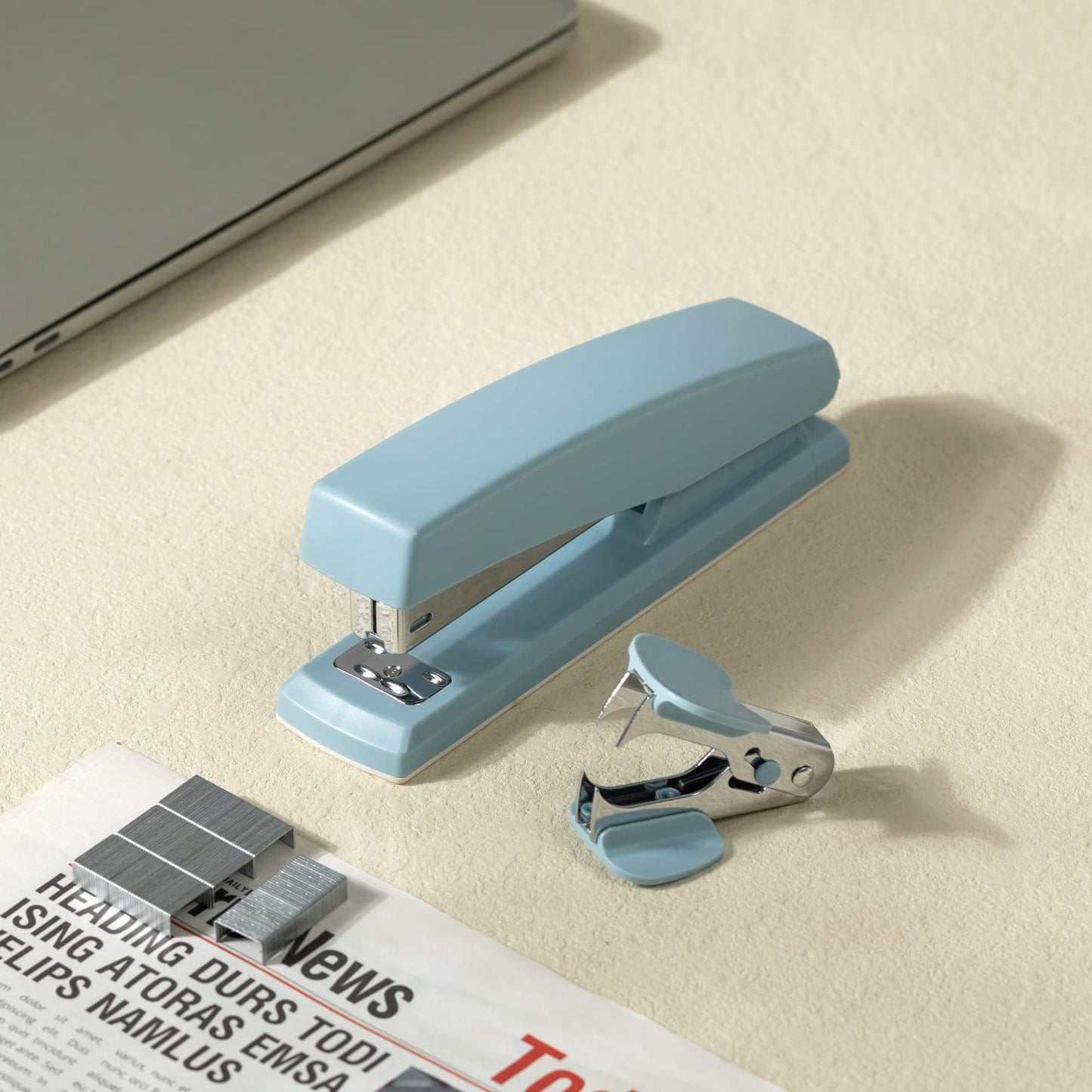 Deli desktop stapler, 2-pack, office stapler, 25-sheet capacity, includes 2000 staples and 2 staple removers, 2 pieces, blue.