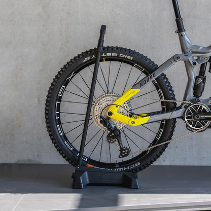 XLC The foldable XLC bike stand VS-F08, stylish and space-saving, black.