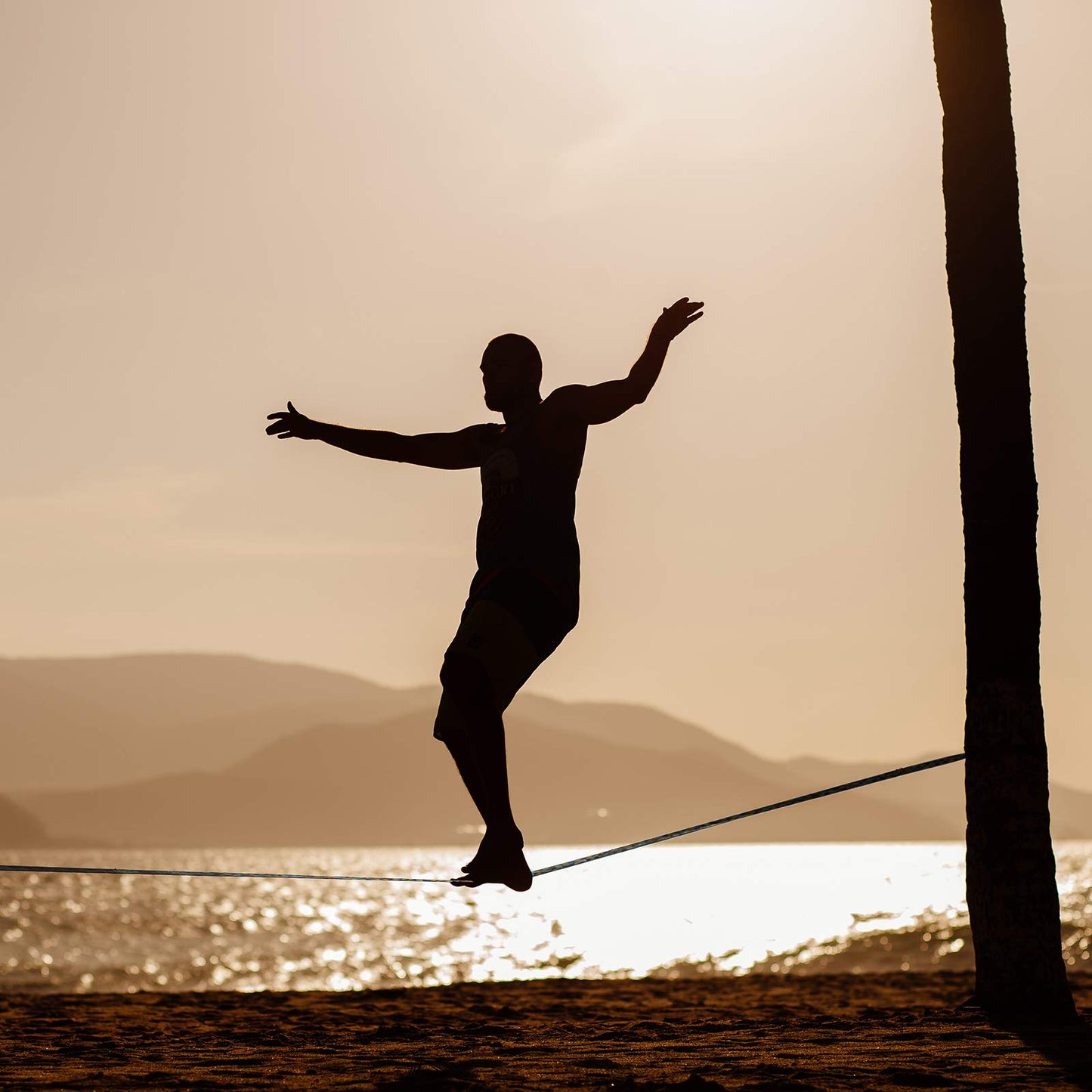 ALPIDEX Slackline Set 15 m + tree protection and ratchet protector, suitable for children, beginners, and advanced users. 7 years warranty on materials*