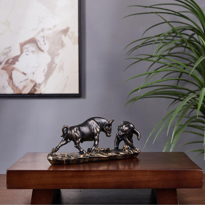 Cute Bull and Bear market figures made of resin. Wall Street Bull Bear Statue for desks, shelves, or displays. These figures make a great office gift idea.
