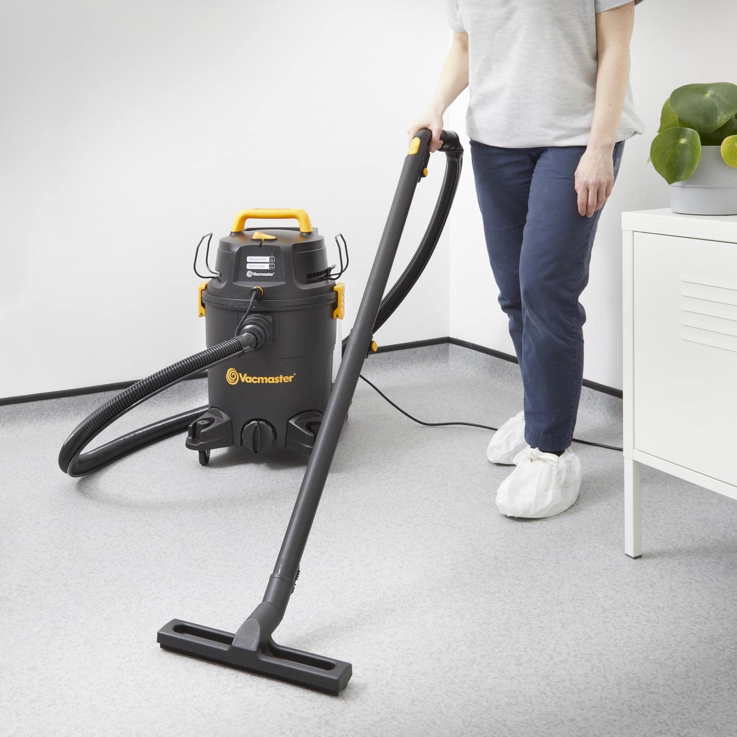 Vacmaster VK1323PFR 1300W 23L 3-in-1 wet/dry vacuum cleaner with dual-tank design, floor cleaner for hard floors carpets, carpet cleaning machine.