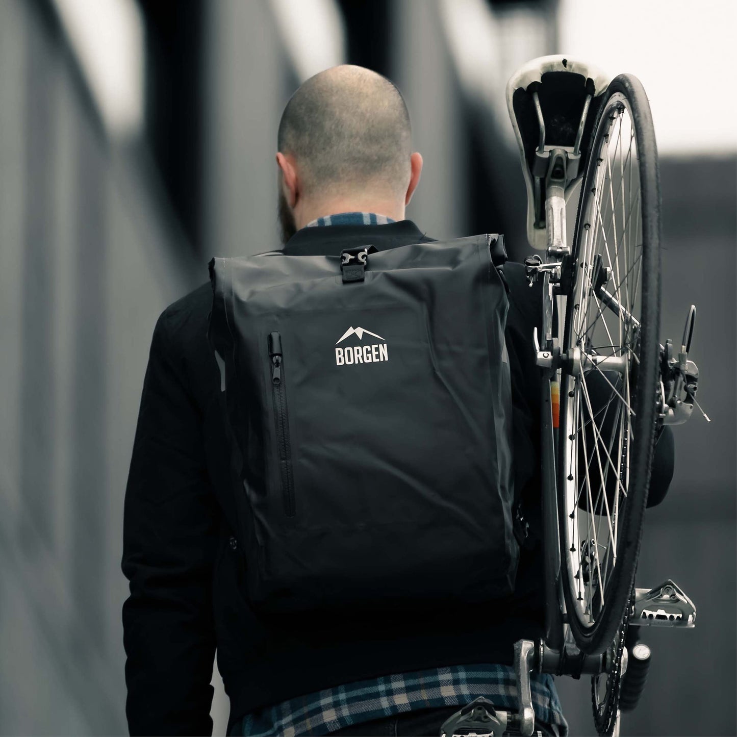Borrow 3in1 waterproof bike bag for luggage rack - Reinforced straps (Innovation 2023) - Can be used as a bike backpack, luggage rack bag, bike bag, and backpack.