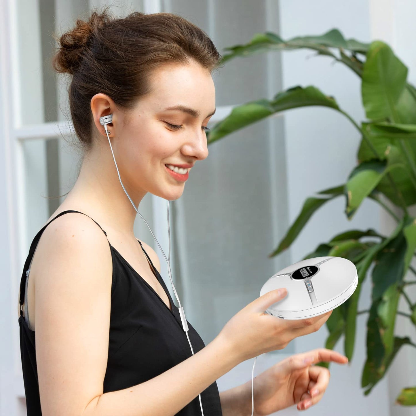 KLIM Discman - Portable CD player with built-in battery - NEW - includes KLIM Fusion headphones. Compact Mini Portable CD Player, compatible with CD-R, CD-RW, and MP3 - Discman CD Player - White.