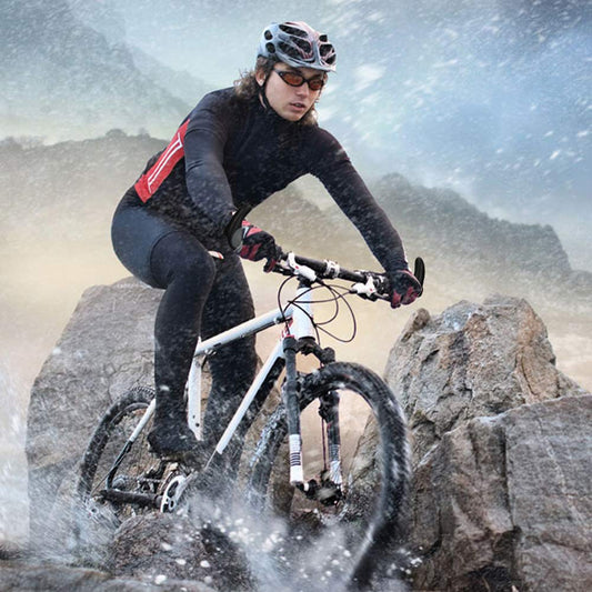 Gindoly bike grips are ergonomically designed for all types of handlebars, providing perfect grip security. These non-slip handlebar grips are suitable for MTB bikes and come in black/gray.