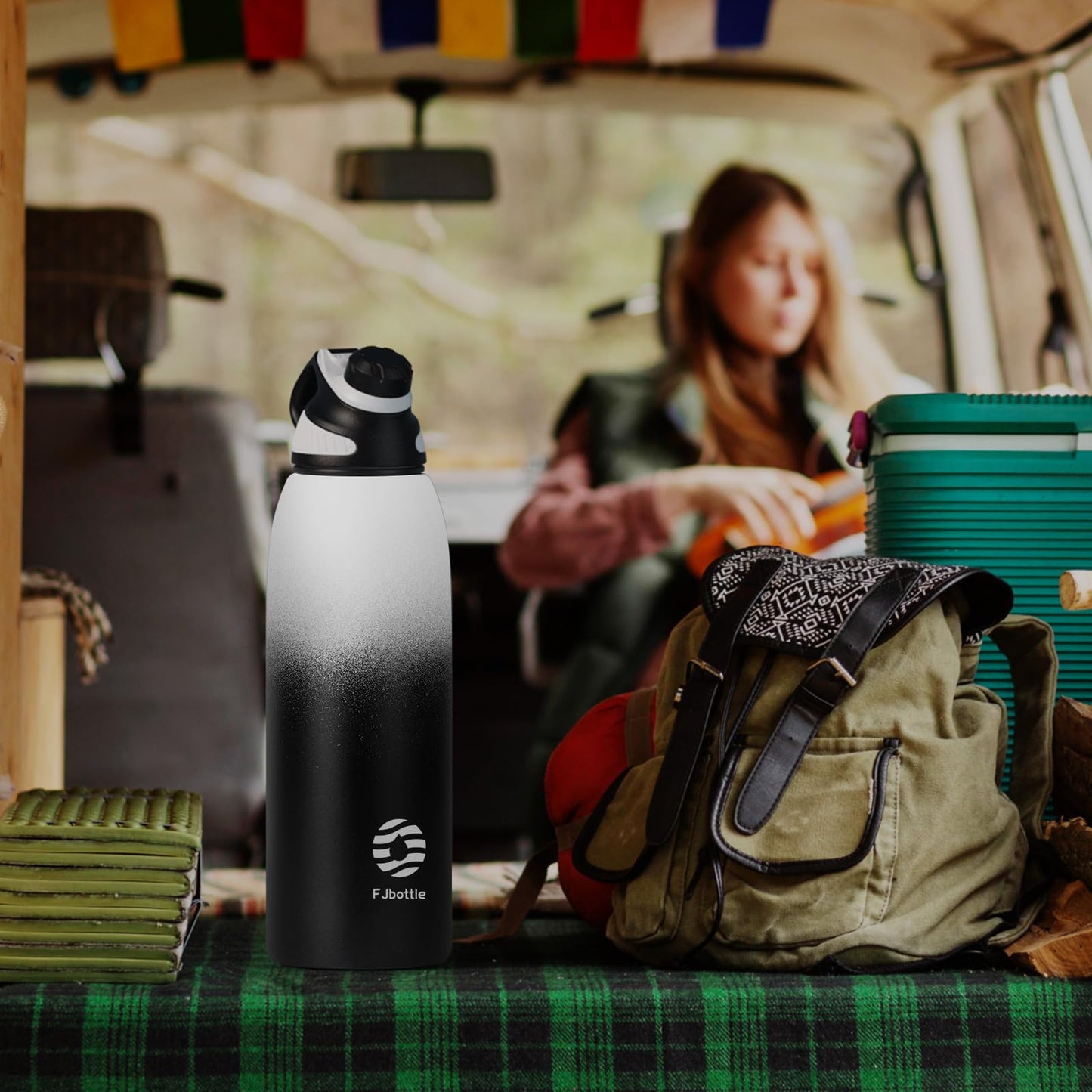 Fjbottle stainless steel sports water bottle with magnetic lid, available in 1L, 800ml, 600ml, and 400ml sizes. BPA-free, leak-proof for kids, and suitable for carbonated drinks. Also offering a 1500ml thermal water bottle for school and fitness.