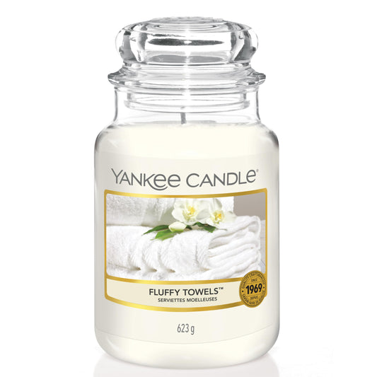 Yankee Candle jar candle (large) | Fluffy Towels | Candle with long burn time up to 150 hours | Perfect gifts for women