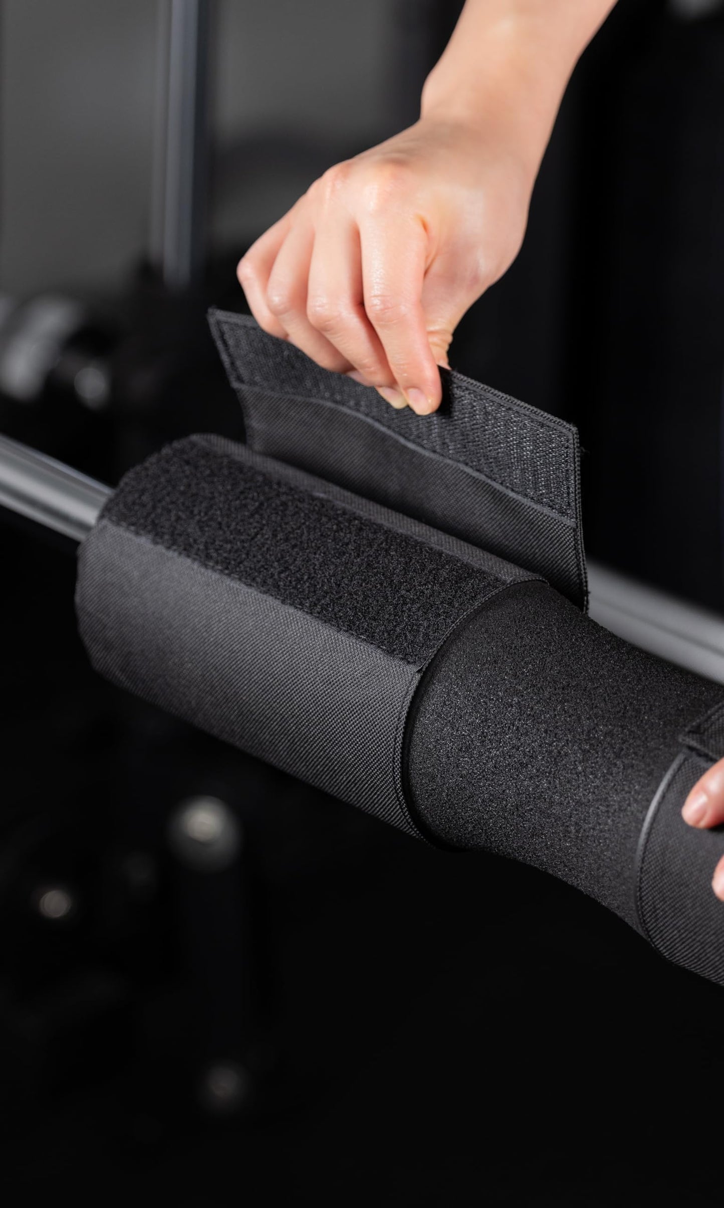 Fitgriff® barbell pad, hip thrust pad with Velcro - barbell neck pad - padding for squats, booty training, gym (black)