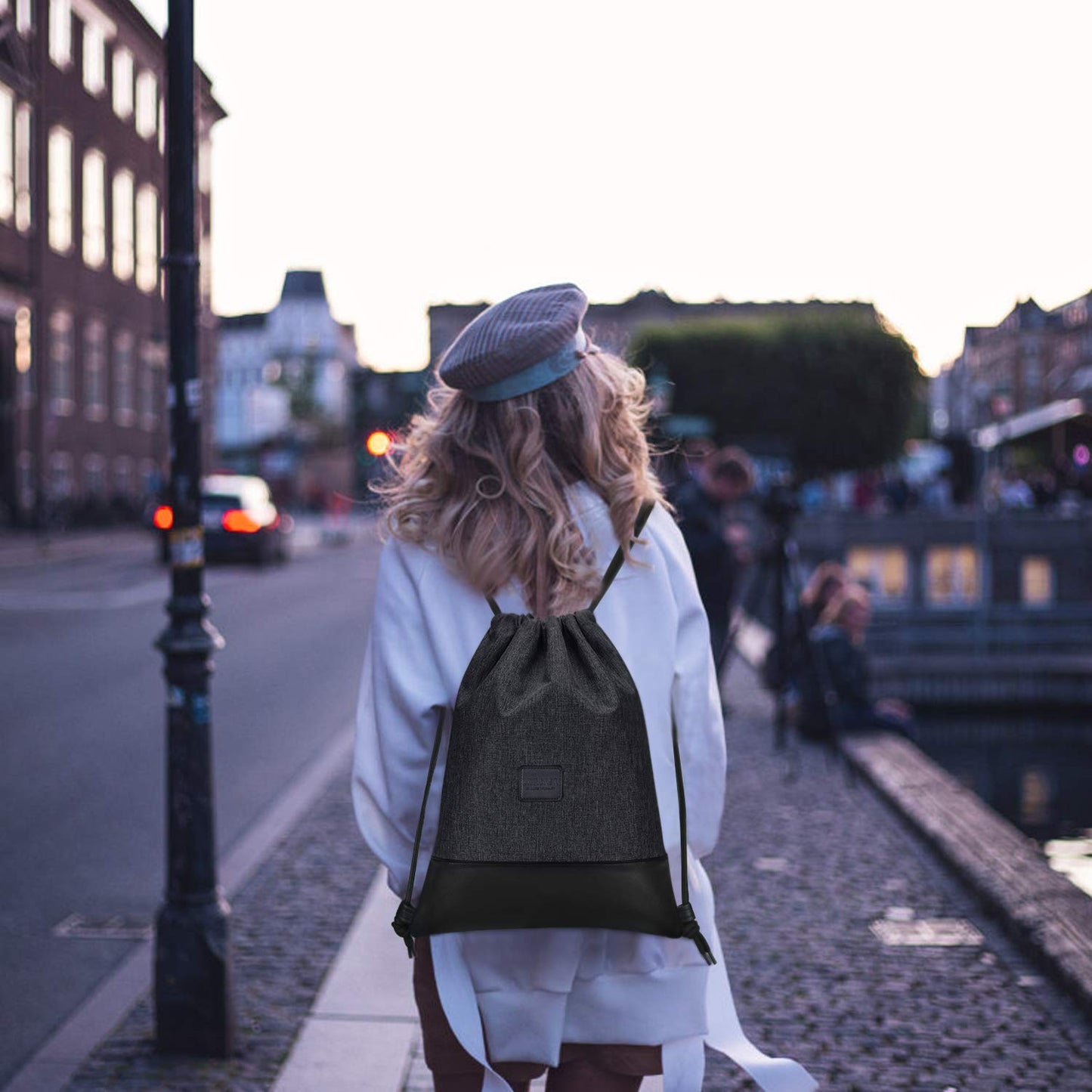 LIVACASA gym bag, made of water-resistant material with leather accents, lined with inner pocket and keychain. Perfect for men and women, this black gymsack includes an outer pocket and money pouch.