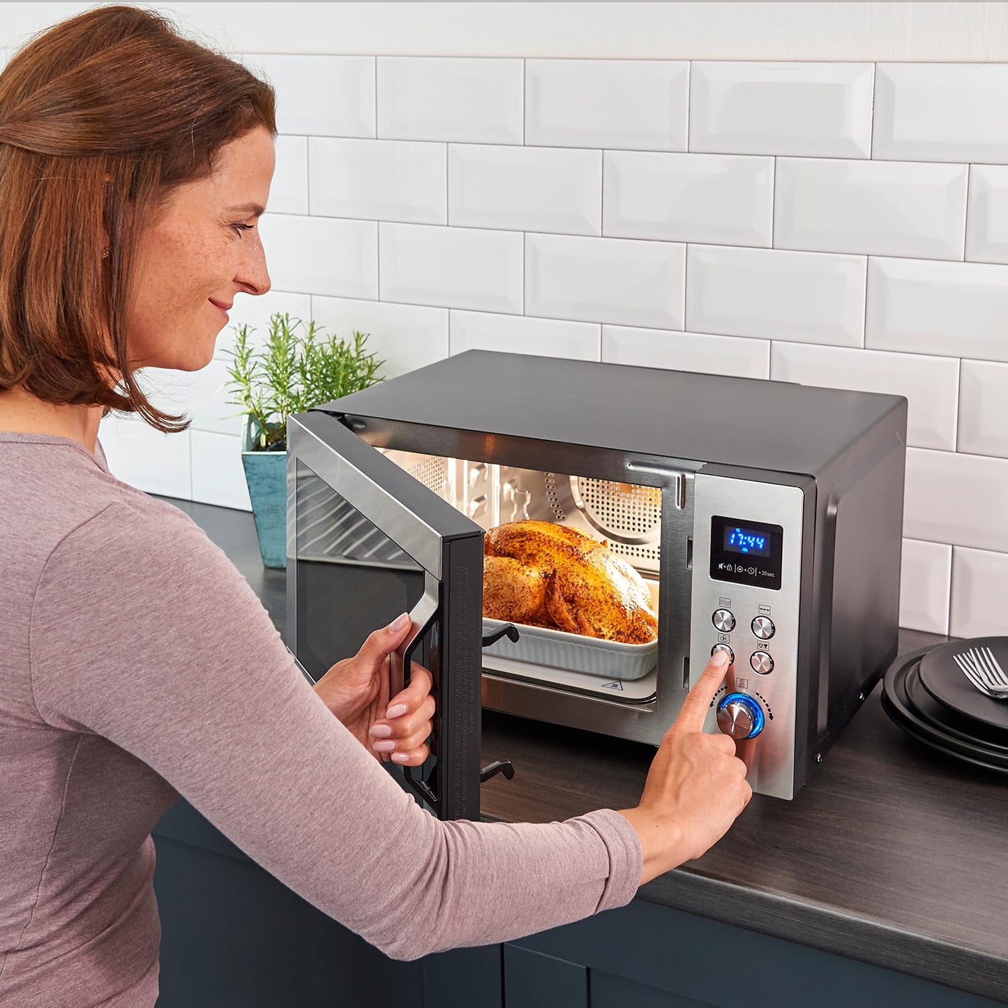 SEVERIN 3-in-1 microwave with glass bottom, grill, and hot air function, large cooking area for square dishes, black/stainless steel, MW 7777