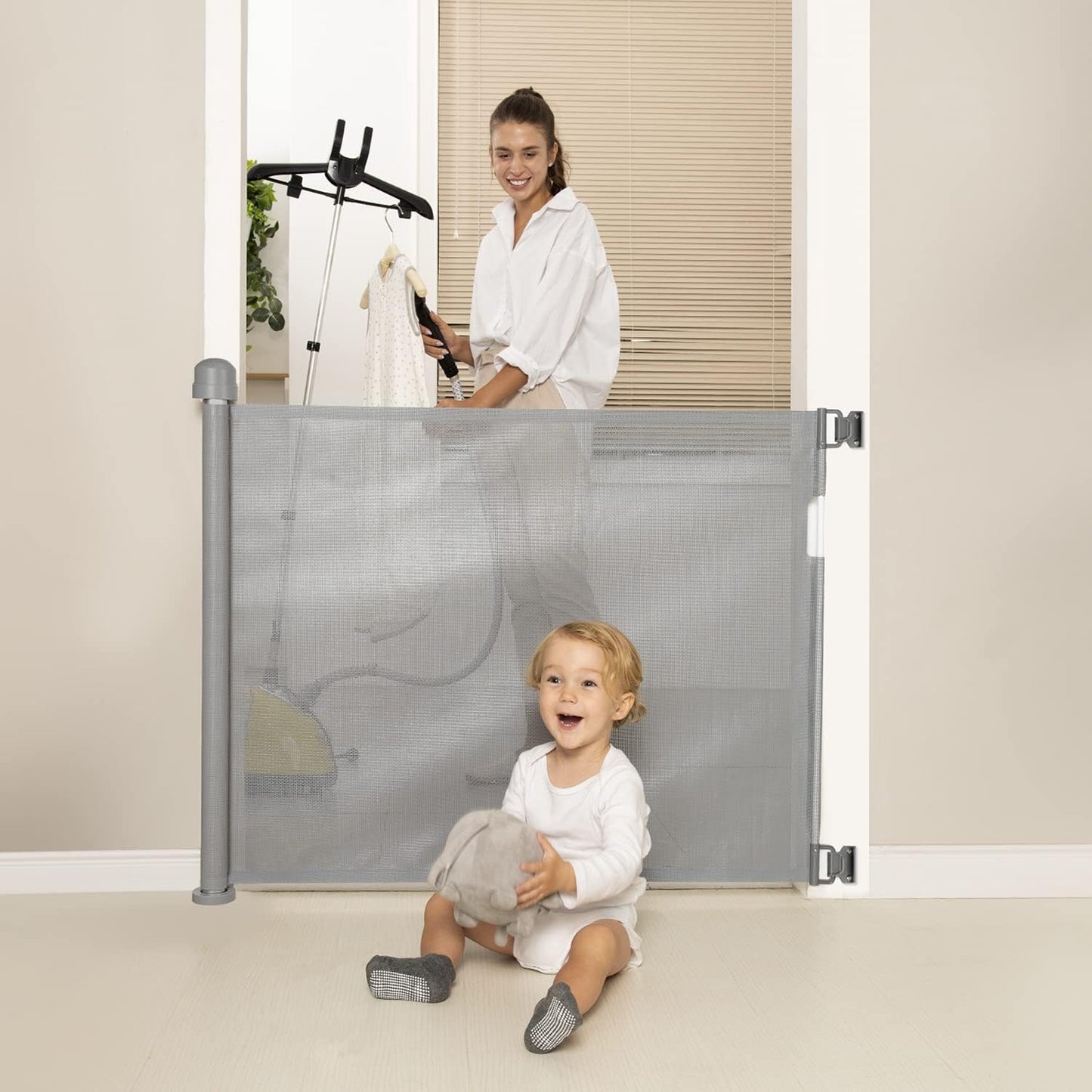 Momcozy Door Protection Gate Stair Protection Gate Roll, 0-140cm Retractable Door and Stair Protection Gate for Babies and Pets, Baby Safety Gate Extendable, Suitable for Indoor and Outdoor Use, Gray