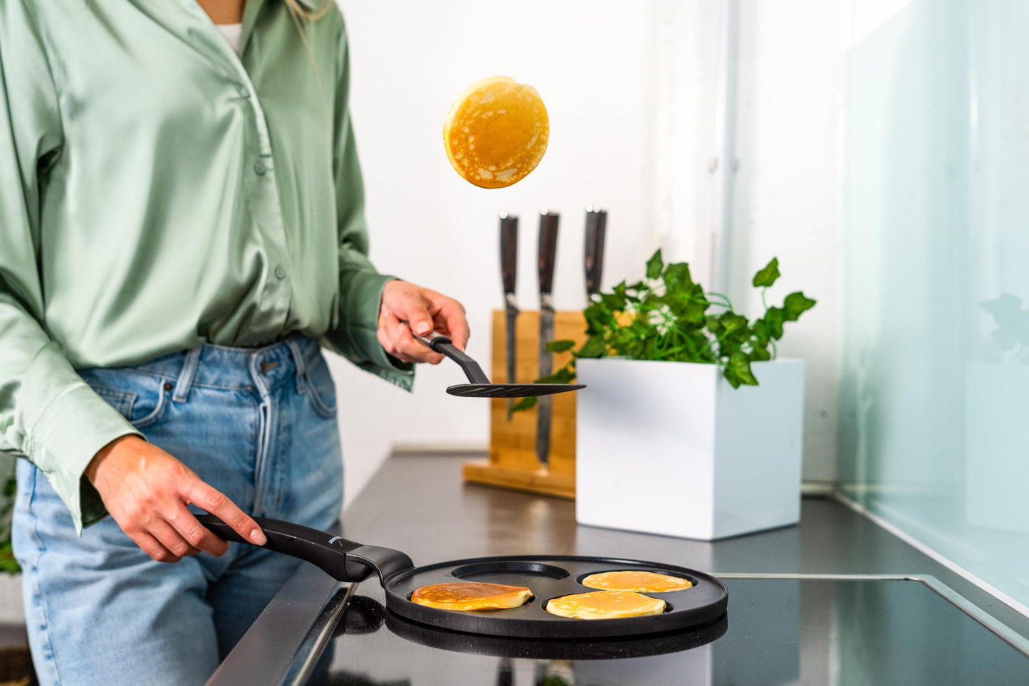 Enduser Pancake Pan Spiegeleipfanne - Ø26cm with [PowerShield] coating | Induction Ceran Gas Electric | 4x Form Maker egg pan, fried egg Liwanzen Poffertjes Blinis