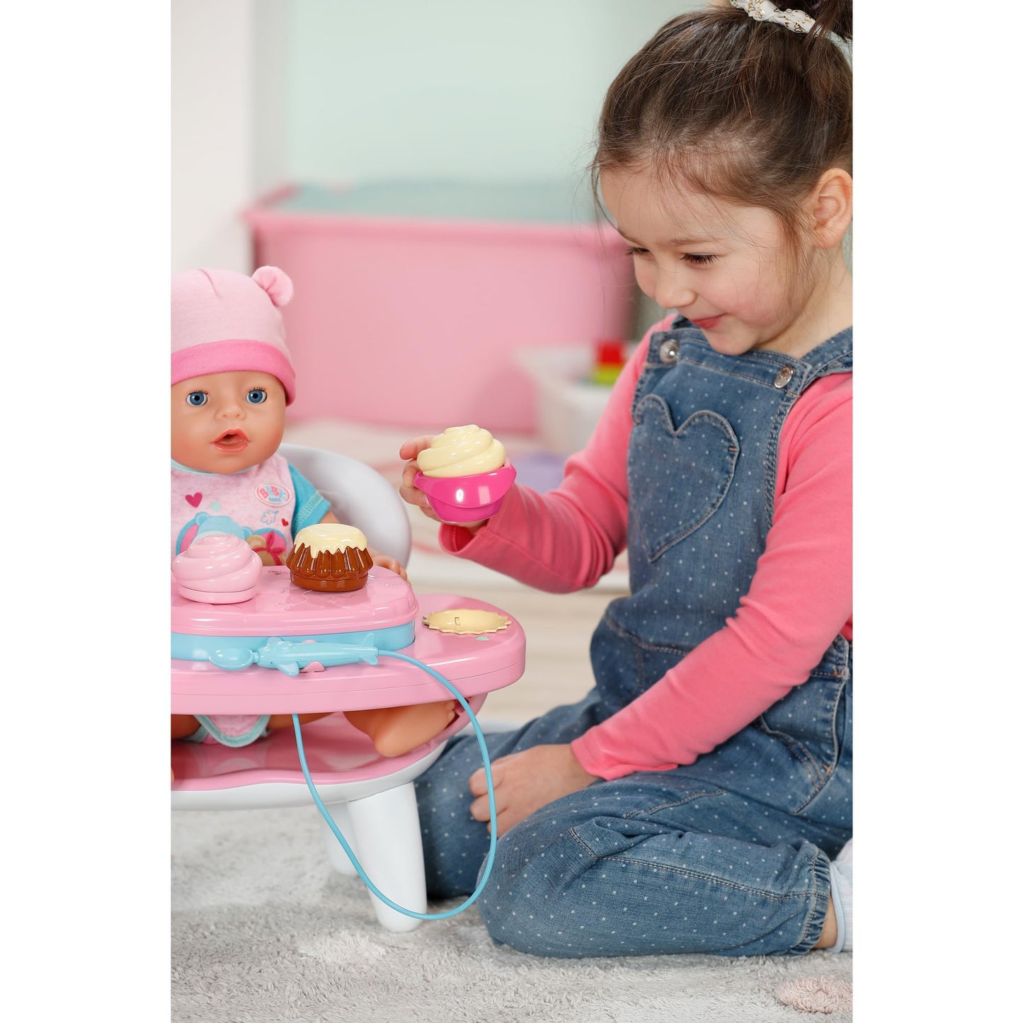 BABY born feeding table with light & sound function - Over 10 different meals & drinks - Suitable for all 43 cm dolls.