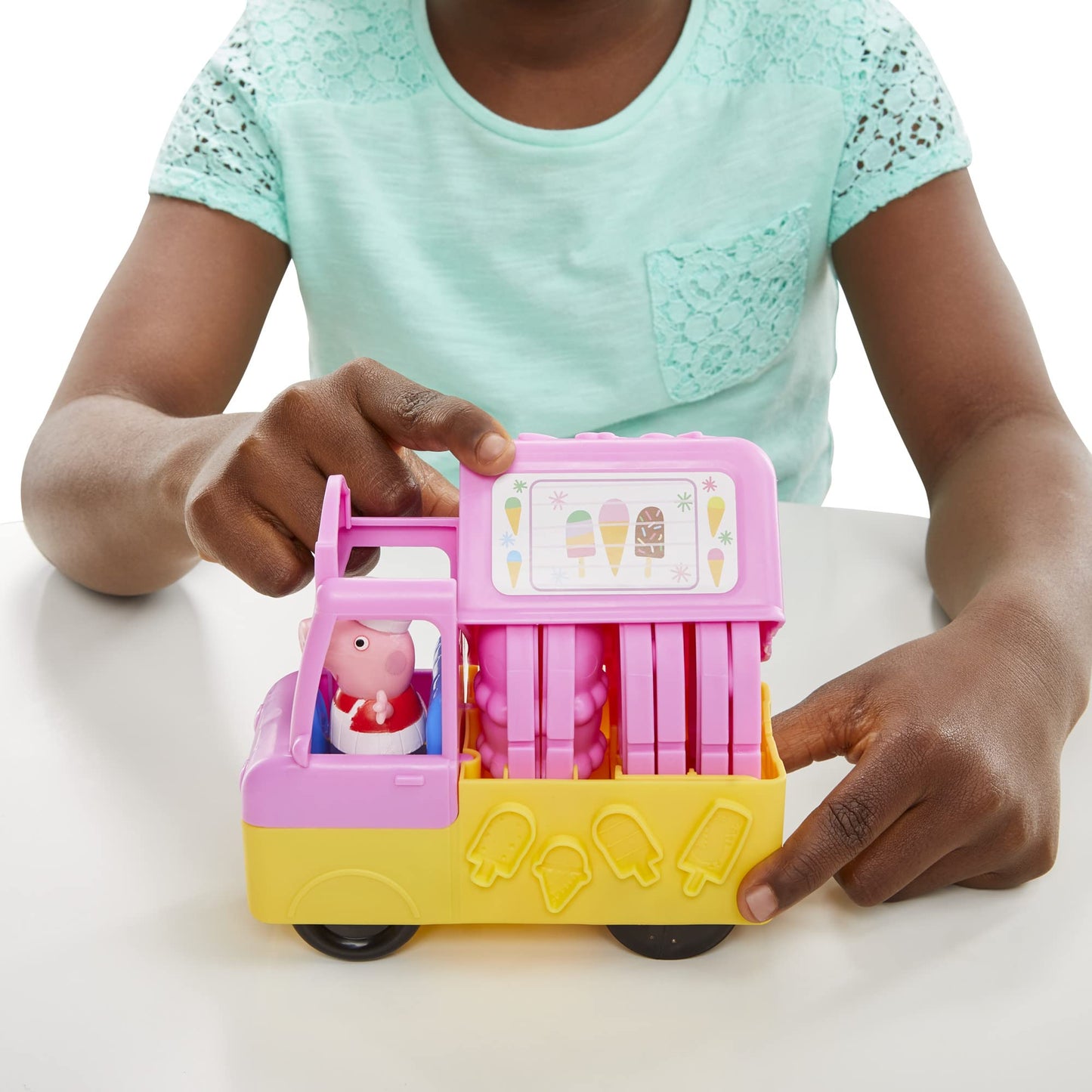 Play-Doh Peppa's Ice Cream Truck Craft Set includes 3 x 56g cans and 2 x 28g cans of modeling compound, Peppa and George figures, and various accessories and molds. Creative fun for kids ages 3 and up.