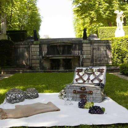 Les Jardins de la Comtesse - Angers Willow Picnic Basket - Complete for 4 People - Cooler Compartment - Ceramic Plates and Wine Glasses/Bottle Holder - Cream Fabric - 46 x 31 x 22 cm