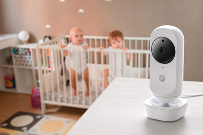 Motorola Nursery VM35-2 / Ease 35-2 baby monitor with 2 cameras 5.0 inch video baby monitor display - night vision, two-way communication, lullabies, zoom, room temperature, 1080p - white