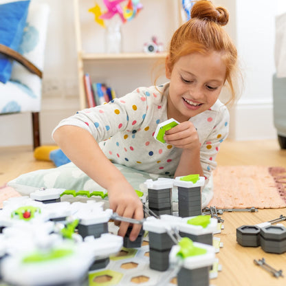 Ravensburger GraviTrax Starter Set - Expandable marble run for kids, interactive maze, educational toy and construction game for ages 8 and up.