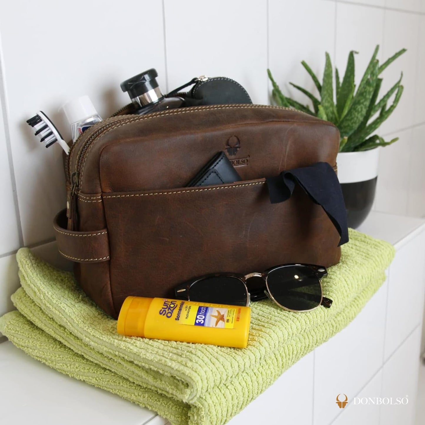 DONBOLSO Culture Bag Stockholm - Leather Cosmetic Bag for Women and Men - Genuine Leather Travel Toiletry Bag and Bath Bag - Practical Makeup Bag with plenty of storage space - Vintage Brown, 15x13x25 cm