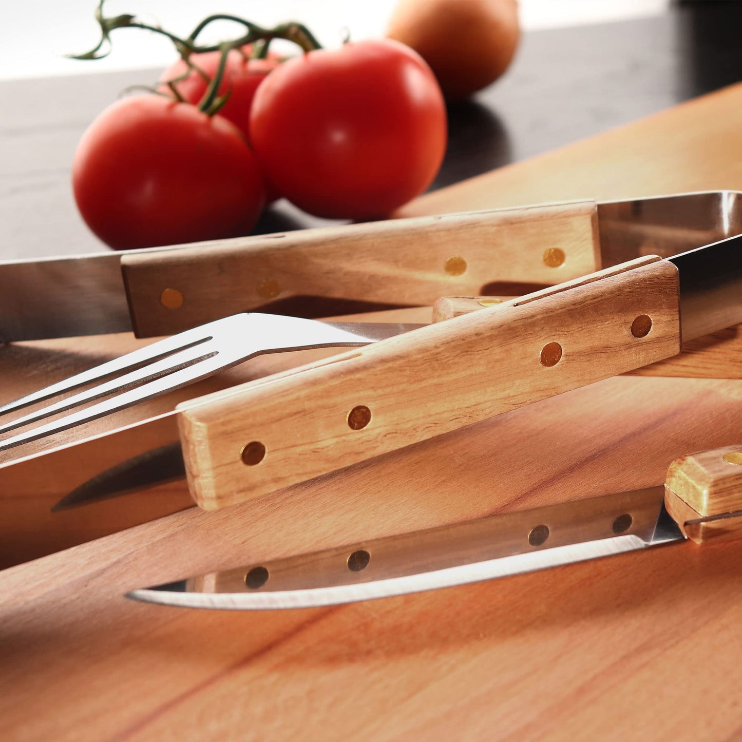 BBQ utensil set (5 pieces): Includes grill tongs, meat fork, grill knife, brush, and grill spatula. Comes with carrying bag, perfect grilling accessories for men. Made of stainless steel.