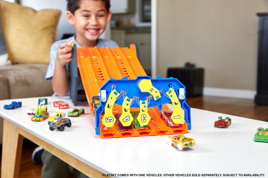 Hot Wheels HGK41 - Rollout Raceway Trackset, turns into a five-lane raceway, storage container, toy race track for kids 4+ years old.