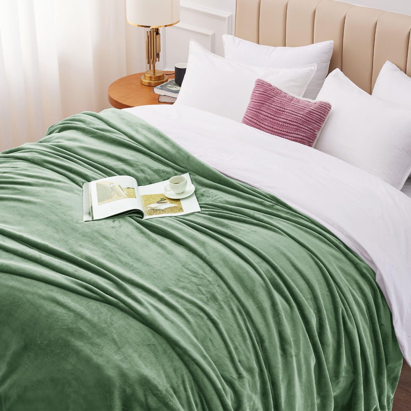 CozyLux cuddly blanket plush blanket large XXL 220x240 cm for 4 seasons - soft/warm/light sofa blanket living room blanket couch blanket for bed/sofa/couch, flannel fleece blanket 240x220 cm green