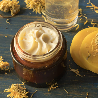 Woodflame Beeswax Pellets, German quality, 450g, 100% natural beeswax, Perfect for cosmetics, beeswax wraps, soap, wood polish, and candle making.
