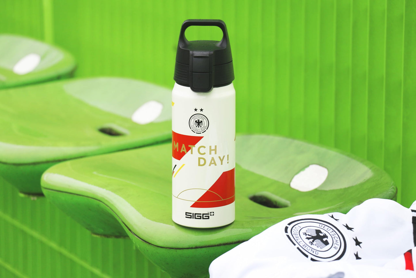 SIGG - Aluminum Water Bottle Kids - WMB ONE DFB Women's Soccer - Carbonation compatible - Leak-proof - Lightweight - BPA-free - ClimatePartner Certified - Sports & School - Pink - 0.6L