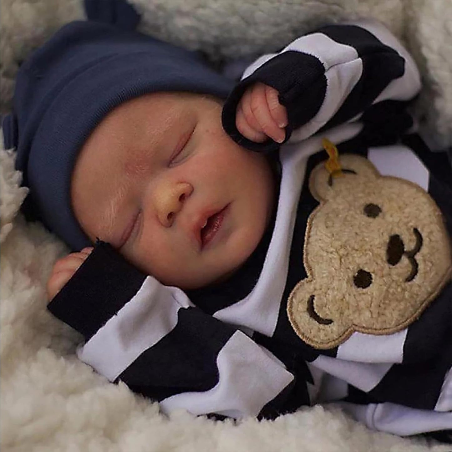 ZIYIUI Reborn Baby 18 Inches 48cm Lifelike Reborn Baby Doll Truly Soft Silicone Vinyl Dolls Look Like Real Newborn Baby Doll (Boys with Closed Eyes)