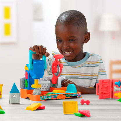 Play-Doh workbench playset, 5 x 56g cans of modeling compound in colorful colors, with circular saw toy, tools, and stamps, creative for children ages 3 and up.
