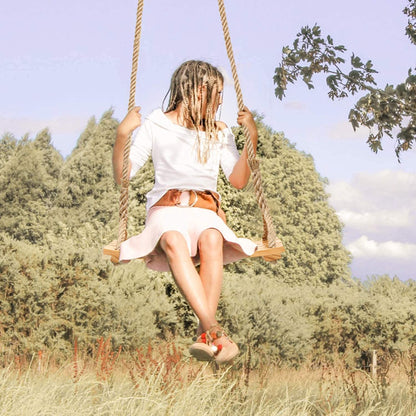 Wooden swing seat for adults kids, outdoor wooden swing with adjustable hemp rope for indoor and outdoor use. Extra wide seat tree swing 19 x 9.8 inches Capacity: 200KG.