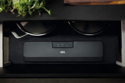 AEG VS4-1-4AG vacuum sealer (Fast and strong sealing of food, pulse function, no air bubbles, sleek design, quiet, includes 10 bags - 30 cm long, BPA-free, grey)