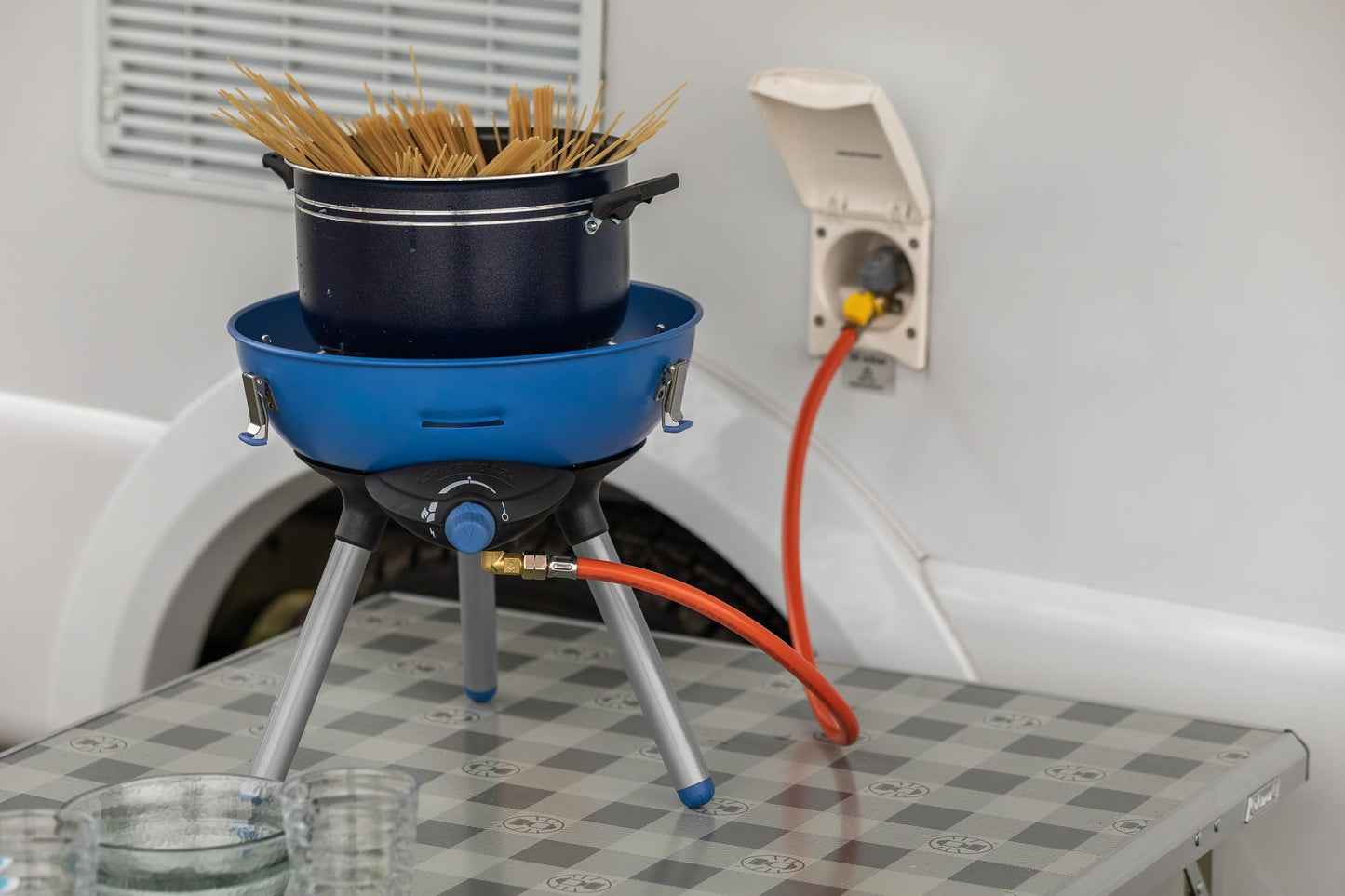 Campingaz Party Grill 400 Caravan, small camping grill for use with caravan gas connection, gas grill with versatile cooking options, gas cooker with non-stick coated grill plate and pot holder.