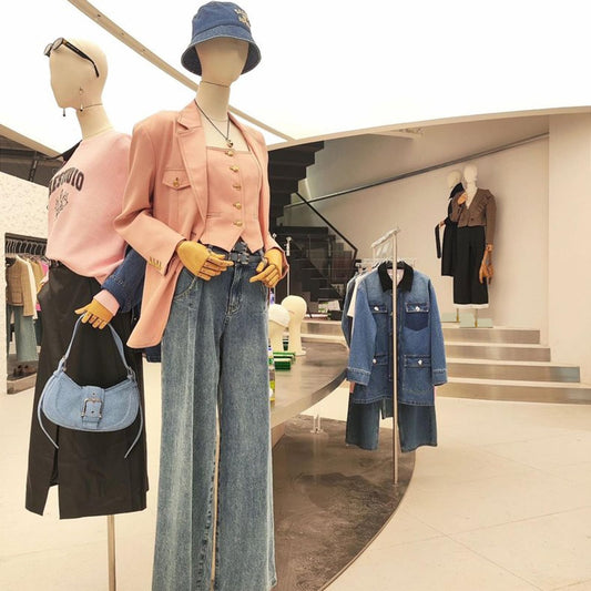 Female mannequin body, mannequin torso with wooden arms, adjustable height 140-190cm, women's bust dress form display stand (color: golden, size: M).