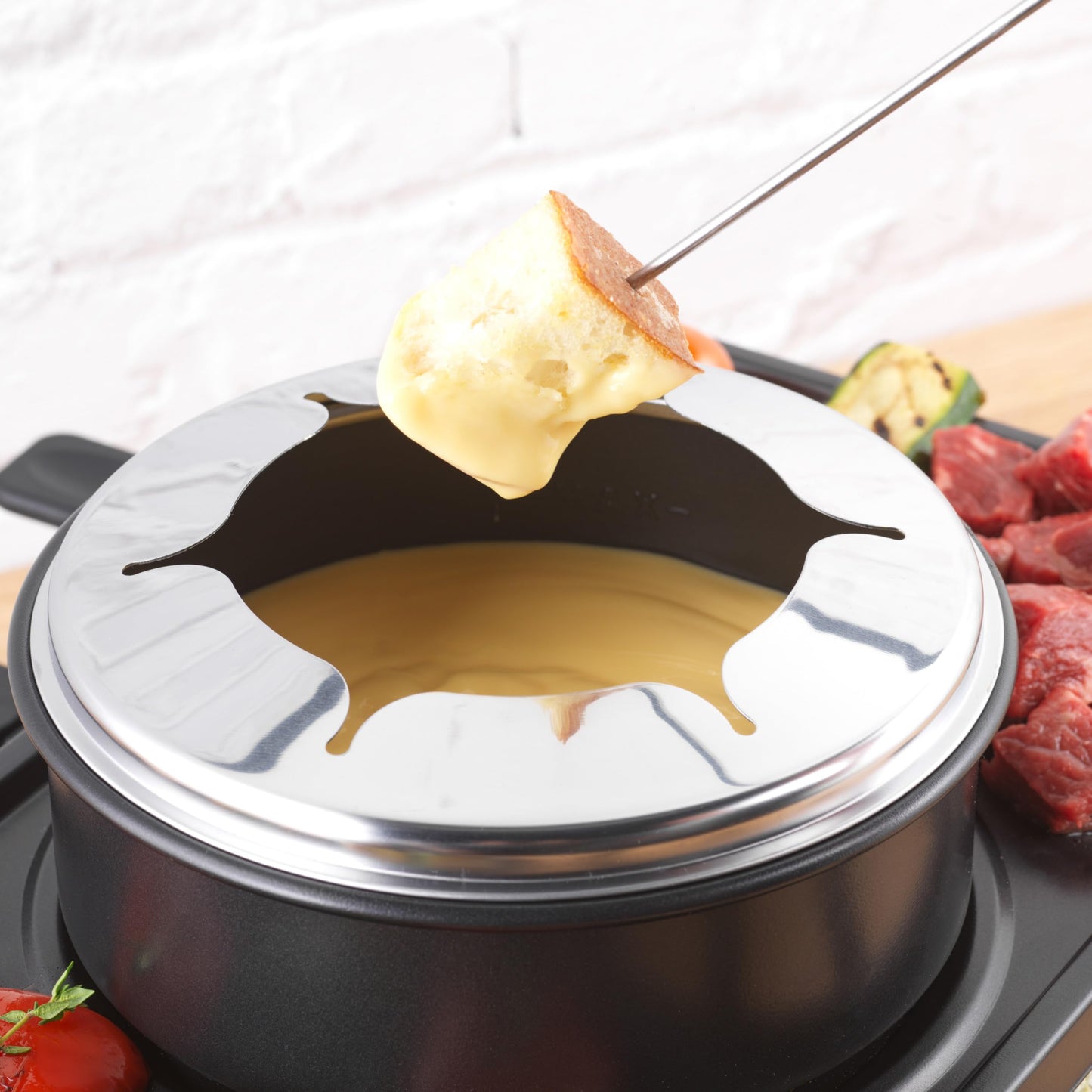 Petra 2-in-1 Raclette & Fondue, Large Teppanyaki Grill for 8 people, Smokeless Electric Grill, 1.3l Fondue pot with skewers, Includes wooden spatulas and sliders, for social evenings