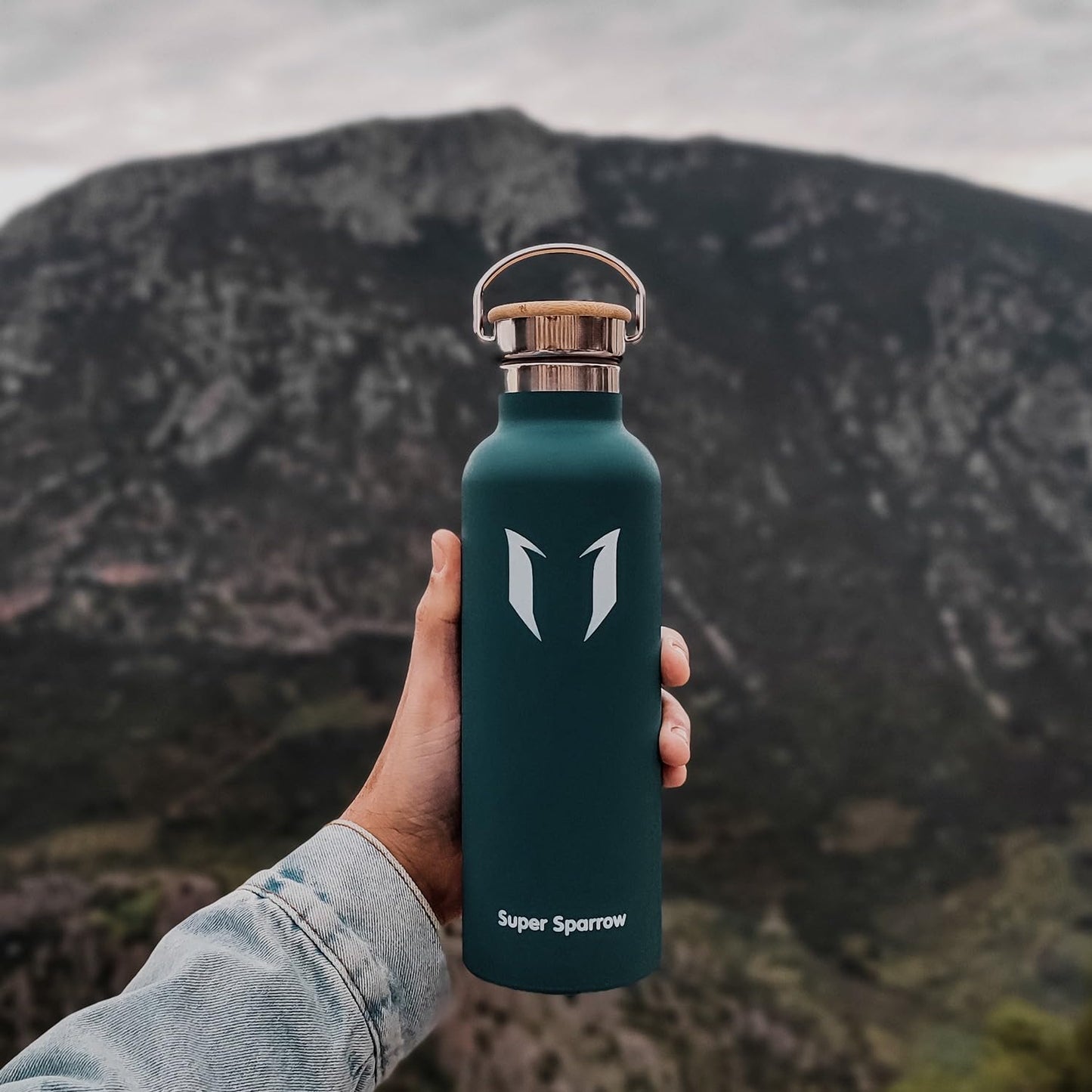 Super Sparrow stainless steel water bottle - 750ml - insulated bottle Perfect thermos for running, fitness, yoga, outdoor and camping | BPA free