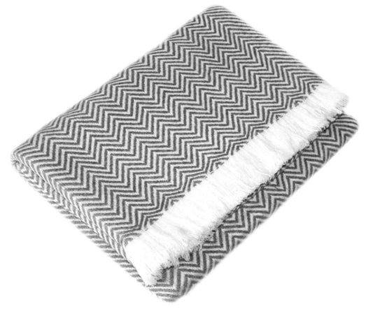 Lorenzo Cana cashmere blanket in grey, 100% hand-woven cashmere sofa throw. Cashmere blanket, living room throw, cozy wrap. Style number: 96277777.