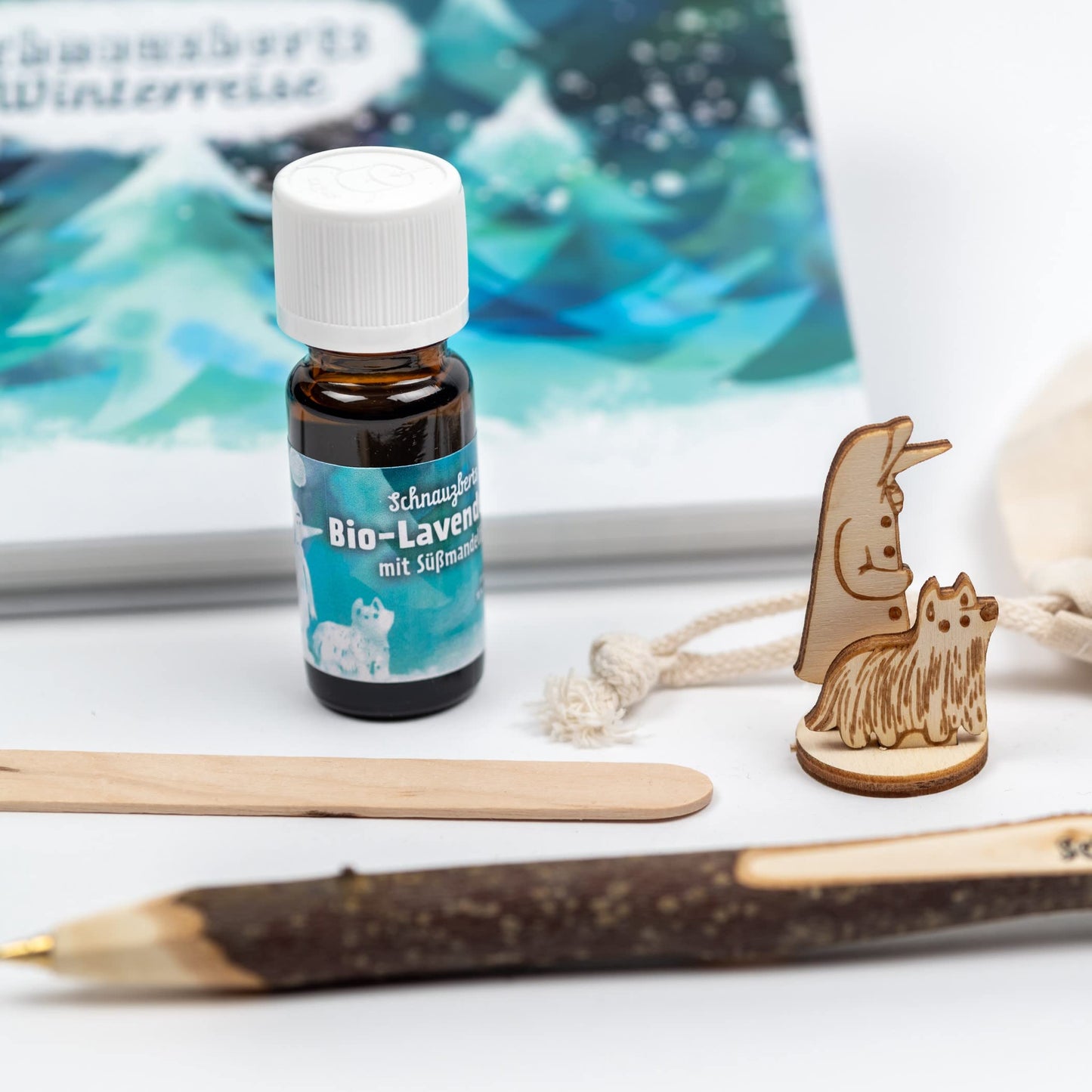 Schnauzbert's Winter Journey - Advent calendar for dog owners - experience box with book, organic essential oil, game board and more accessories, for mindfulness, relaxation and positive dog training.
