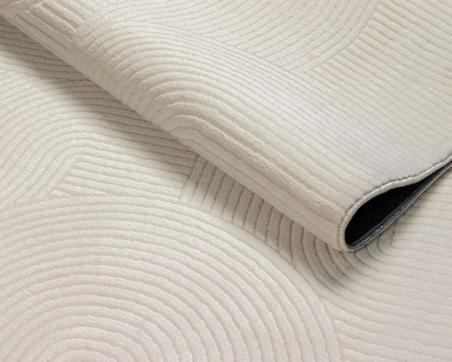 the Rio carpet - modern and soft rug for living room or bedroom with non-slip backing and 3D effect. Fluffy surface, easy to care for and durable. Cream color, 200 x 280 cm.